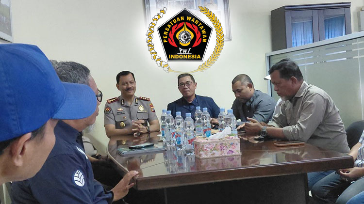 Kabid Humas Polda Riau Kunjungi PWI Riau, Tegaskan Peran Pers Menjaga Keterbukaan Informasi