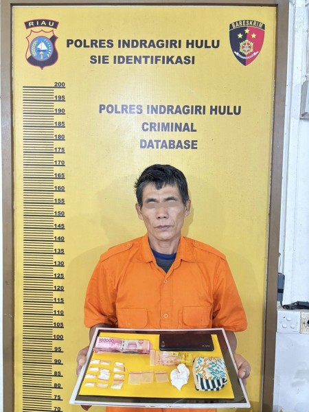 Kasat Narkoba Pimpin Penyergapan Di Air Molek, Hasilnya 12 Paket Sabu Dalam Dompet