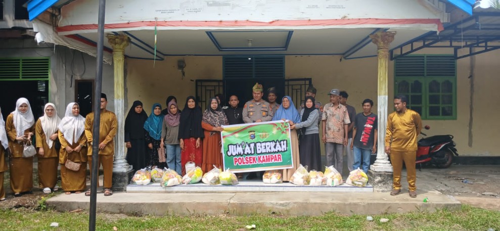 Jumat Barokah, Polsek Kampar Sentuh Hati Masyarakat Muara Jalai, Kapolsek: Silaturahmi Sehatkan Hati, Panjangkan Umur'