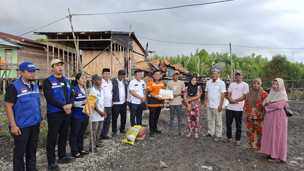 Baznas Rohil Salurkan Bantuan untuk Korban Kebakaran di Kepenghuluan Panipahan Darat