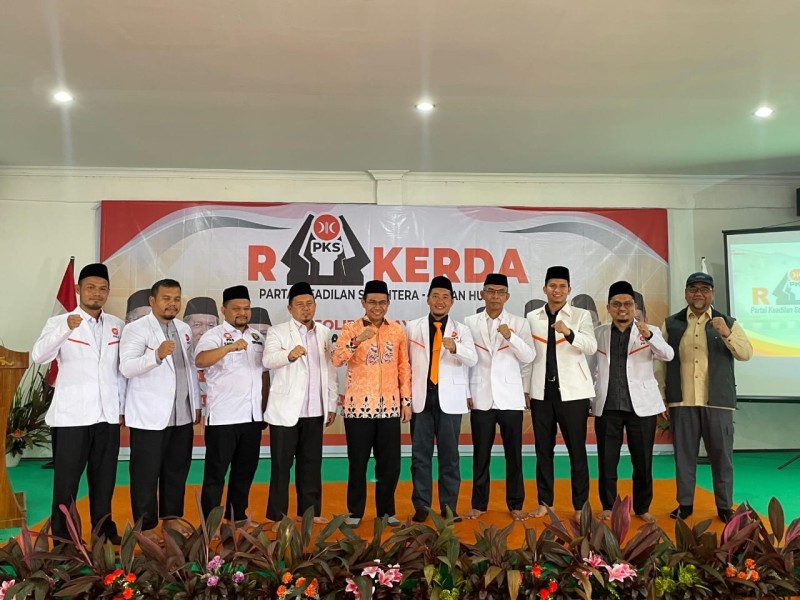 Hendry Munief Tekankan Sinergi Kader PKS untuk Layani Masyarakat di Rakerda Rohul dan Meranti