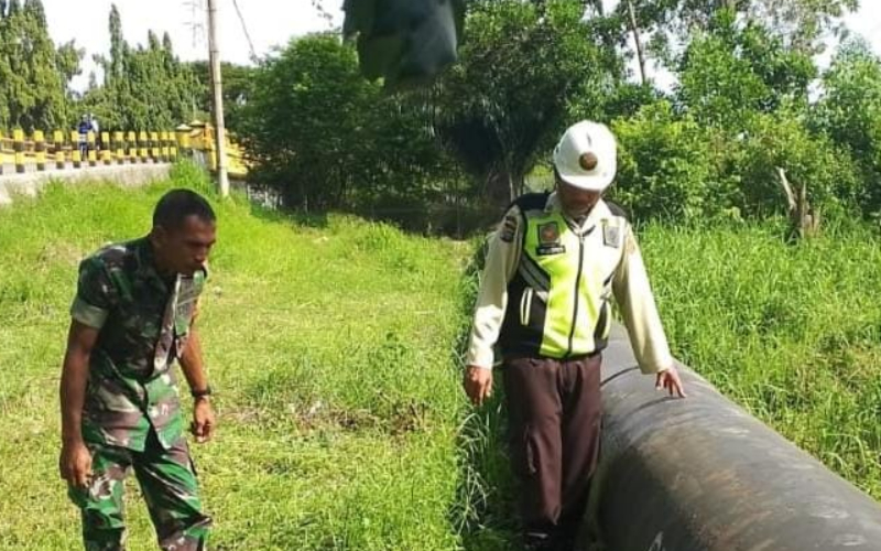 Babinsa Koramil 01 Dumai Lakukan Patroli Bersama Amankan Objek Vital Pipa Minyak Pertamina