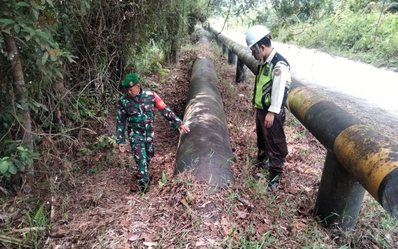 Tim Patroli SKK Migas Koramil 01 Dumai Cek Keamanan Pipa Minyak