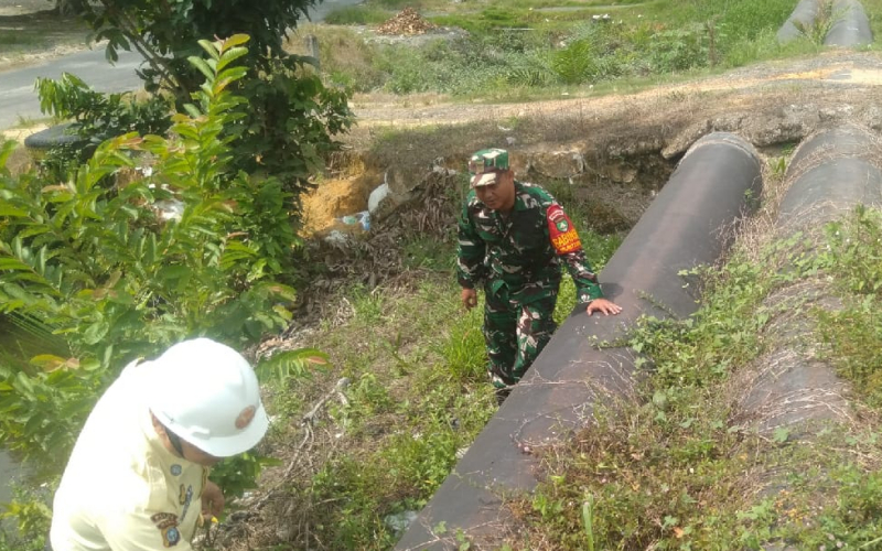 Tim Patroli SKK Migas Koramil 02/Bukit Kapur dan PHR Perkuat Pengamanan Jalur Pipa Minyak