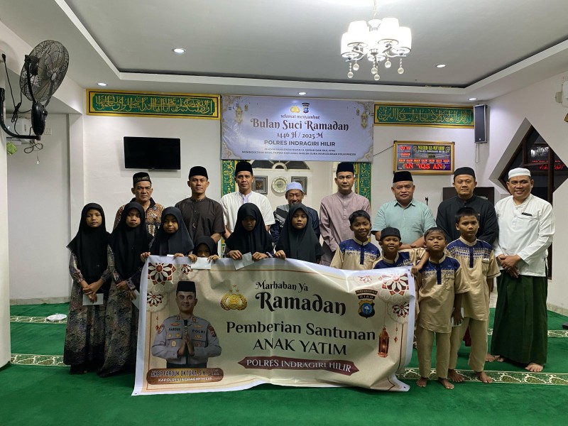 Polres Inhil Gelar Sholat Tarawih Berjamaah dan Santuni Anak Yatim