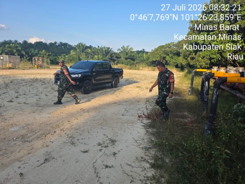 Babinsa Koramil 03/Minas Perkuat Pengamanan Objek Vital SKK Migas–PT PHR Lewat Patroli dan Komsos di Minas Barat