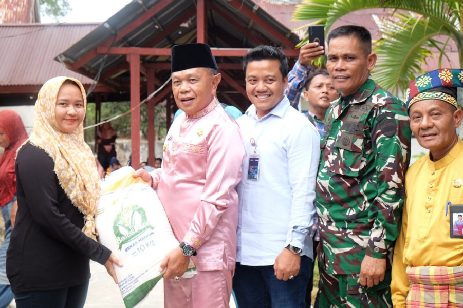 Bupati Meranti Salurkan Bantuan Beras CPP Tahun 2025 Kepada 30.411 Penerima