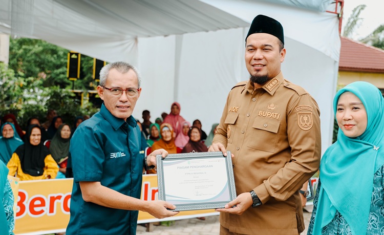 Tumbuh Bersama Masyarakat, PTPN IV Regional III Kucurkan Rp3 Miliar Program TJSL di Indragiri Hulu