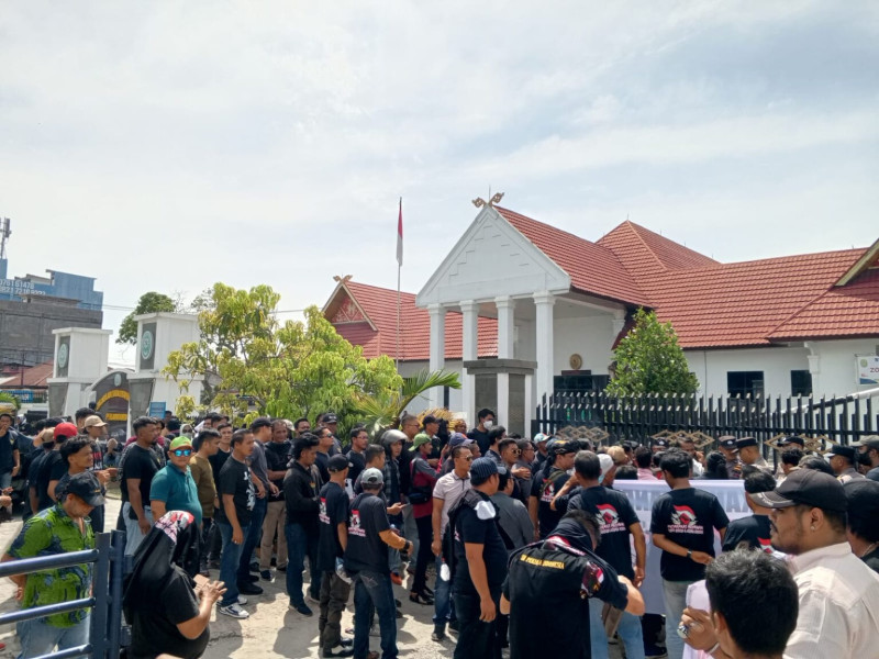 Ratusan Massa Demo PTUN Pekanbaru, Tuntut Keadilan dan Lawan Mafia Tanah