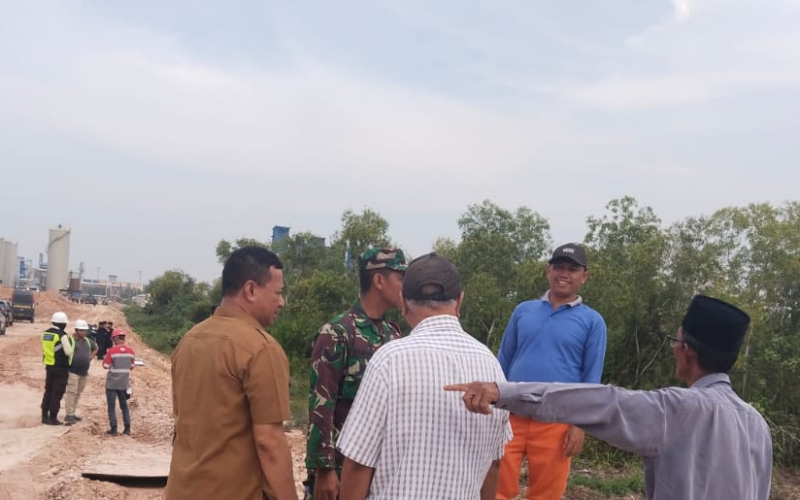 Pererat Hubungan, Babinsa Sungai Sembilan Laksanakan Komsos dengan Warga