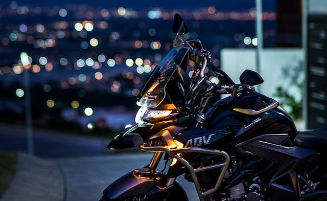 5 Rekomendasi Lampu LED Motor yang Terang Tapi Tidak Silau