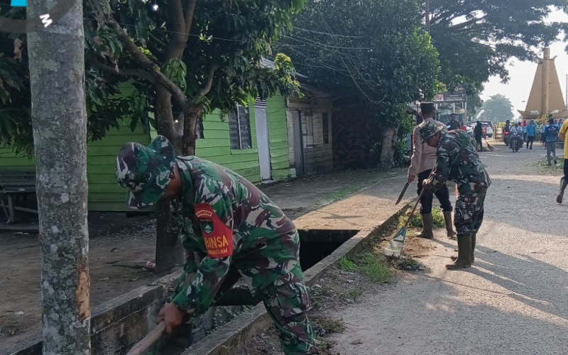 Tindak Lanjut Instruksi Wali Kota, TNI-Polri dan Warga Mundam Gelar Gotong Royong