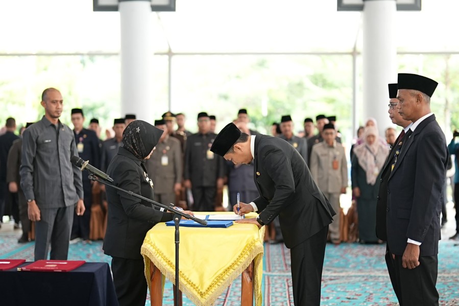 Bupati Afni Lantik 71 Pejabat, Tekankan Loyalitas dan Tolak Jabatan Transaksional