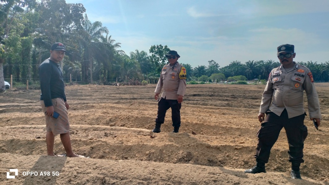 Polsek Minas Tinjau Kesiapan Lahan Jagung Pipil 1,5 Hektare di Kampung Rantau Bertuah