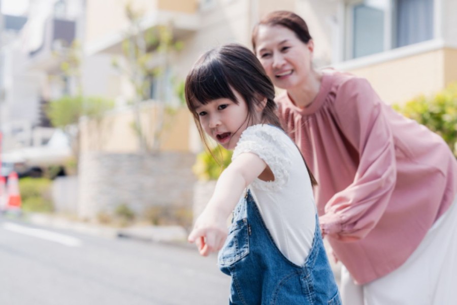 Studi Terbaru Ungkap Mengasuh Cucu Secara Ringan Tingkatkan Fungsi Memori