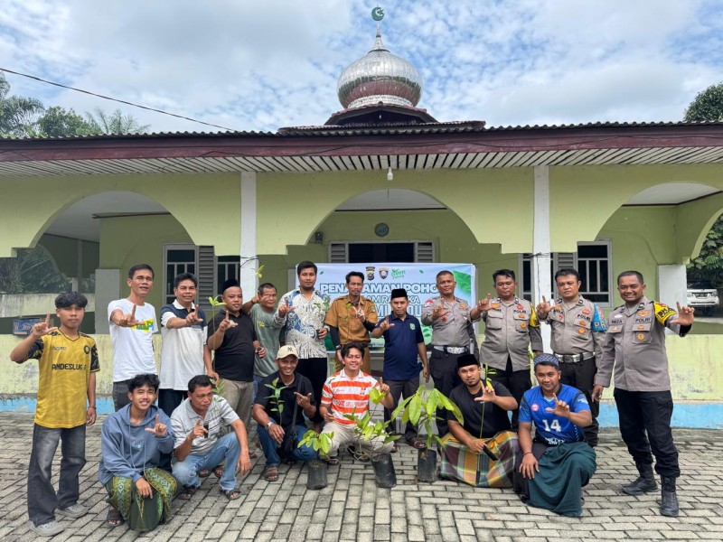 Polsek Minas Gelar Aksi Tanam Pohon dan Gotong Royong Peringati Hari Bumi Sedunia 2026