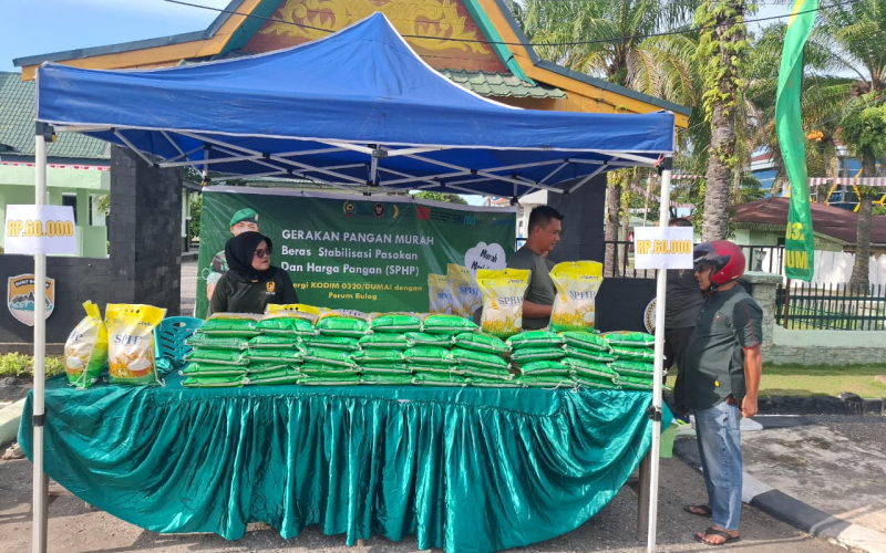 Kodim 0320 Dumai Gelar Gerakan Pangan Murah, Warga Antusias Borong Sembako