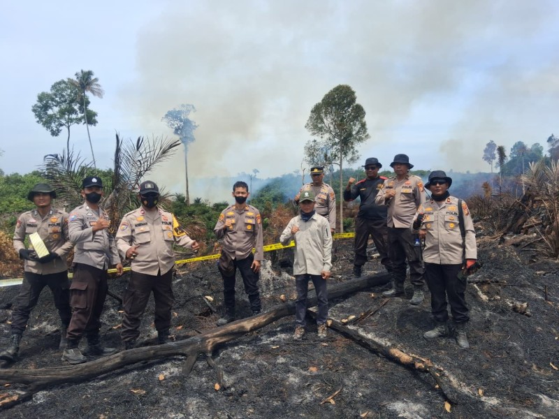 Hotspot Terpantau, Polisi 'Gerak Cepat' ke Kampar Kiri, Sulitnya Medan Tak Surutkan Semangat Padamkan Api, Kapolres: 'Jaga Hutan, Jaga Nyawa!'