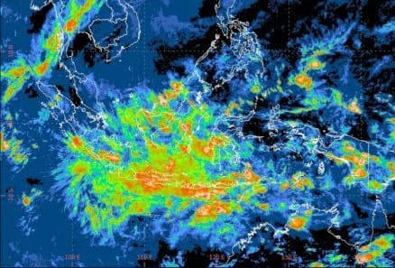 Cuaca Riau Hari Ini Waspada Hujan Lebat, Delapan Titik Panas di Lima Kabupaten