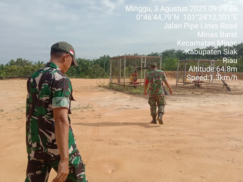 Babinsa Koramil 03/Minas Sertu Sugiarto dan Serda Mayus Maruli Gelar Patroli Penguatan Binter SKK Migas di Area 4 Minas Field