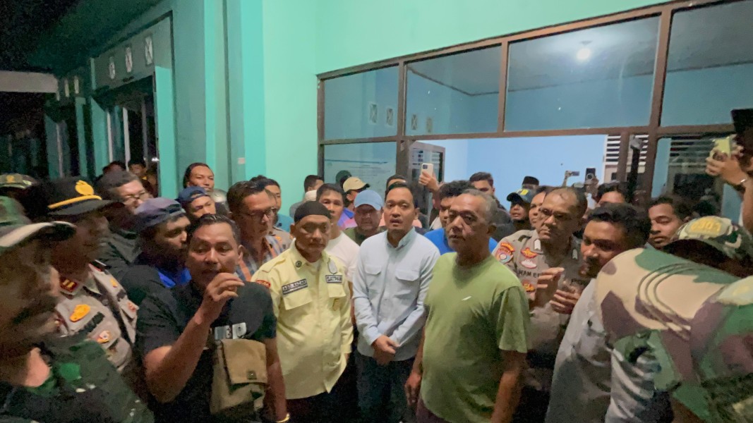 Massa Aksi Geruduk Kantor PLN Selatpanjang, PLN Janji Normalisasi Listrik dalam 10 Hari