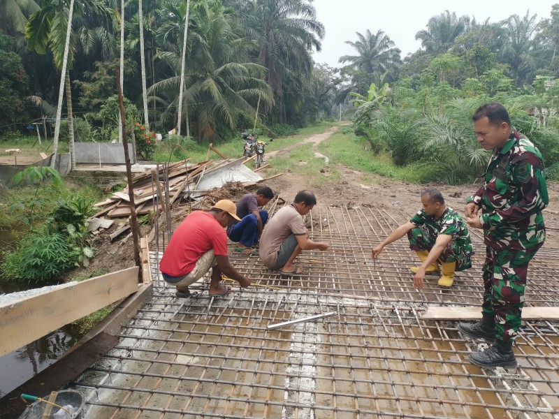 Kodim 0320/Dumai Lanjutkan Pembangunan Jembatan Beton Tahap VII di Lubuk Gaung