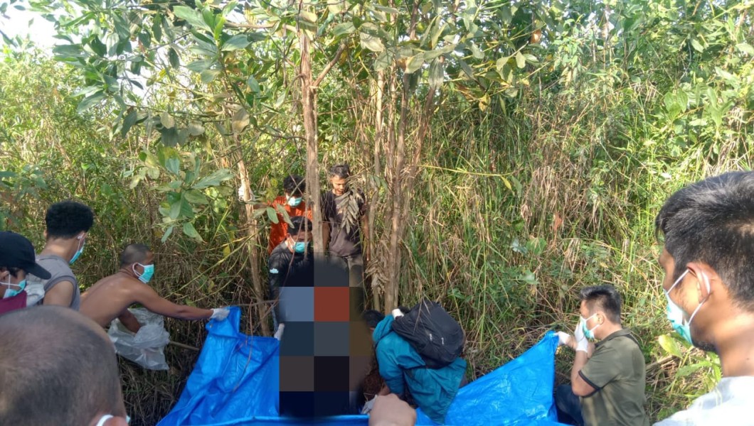 Geger! Warga Temukan Pria Tergantung di Pohon Akasi Dalam Kondisi Sudah Membusuk