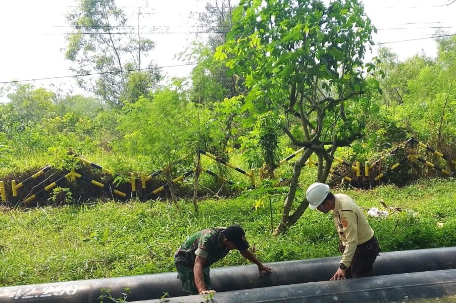 Babinsa Koramil 01/Dumai dan Security PHR Susuri Jalur Pipa, Hasilnya Nihil Temuan Menonjol