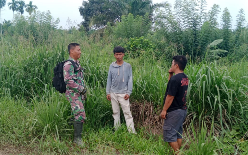 Pendekatan Humanis Babinsa Dumai Sosialisasikan Larangan Bakar Lahan