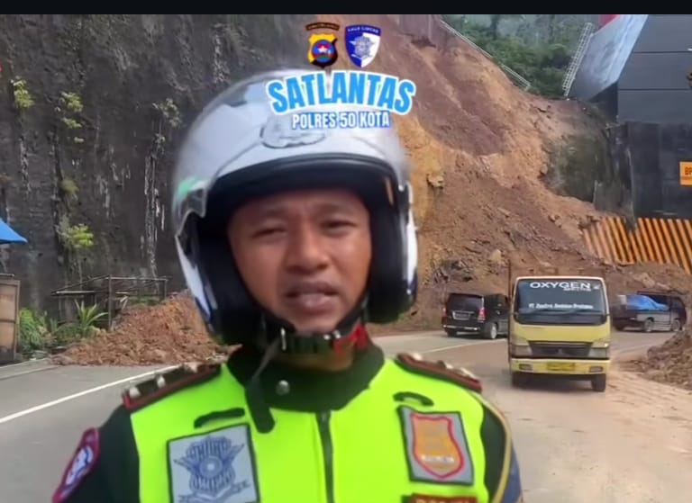 Jalan Lintas Riau-Sumbar di Kelok Sembilan Kembali Normal