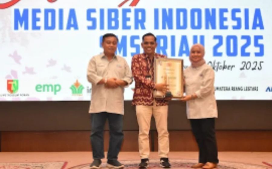 Ajang Anugerah Media Siber Indonesia-SMSI Riau 2025 BRK Syariah Terima Penghargaan Media Partner Tumbuh Kembangkan Perusahaan Pers