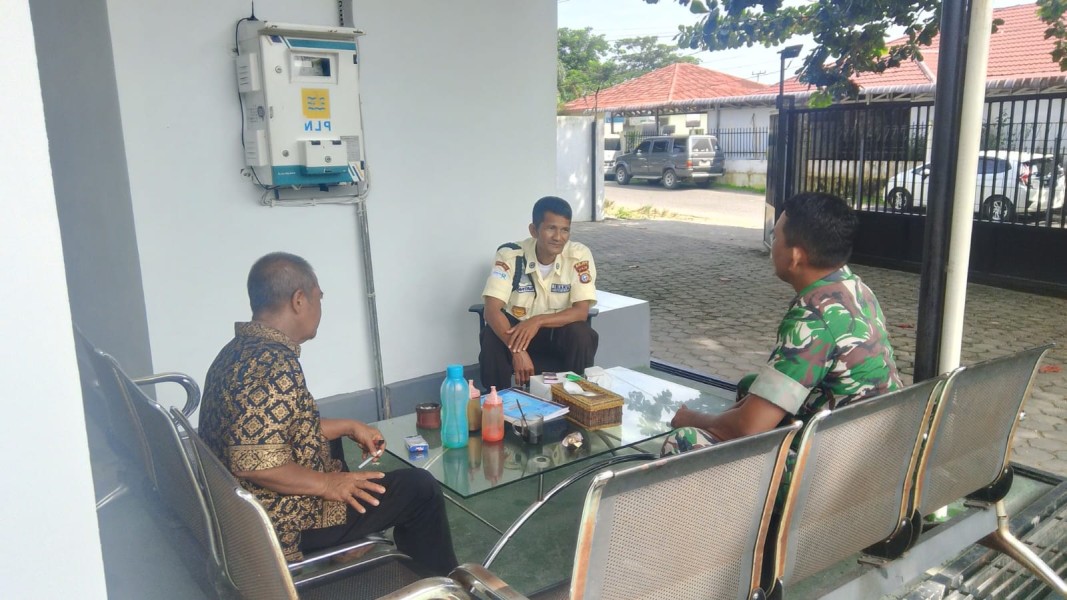 Babinsa Serka A. Pardosi Ajak Warga Perawang Peduli Kesehatan dan Keamanan Lingkungan