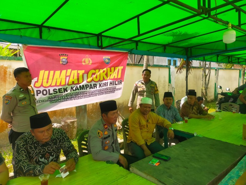 Kapolsek Kampar Kiri Hilir Gelar Jumat Curhat, Dengar Aspirasi dan Beri Himbauan di Kelurahan Sungai Pagar