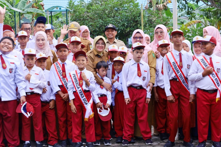Bupati Afni Sampaikan Pesan menyentuh Saat di SLB Siak: Kalian Semua Istimewa