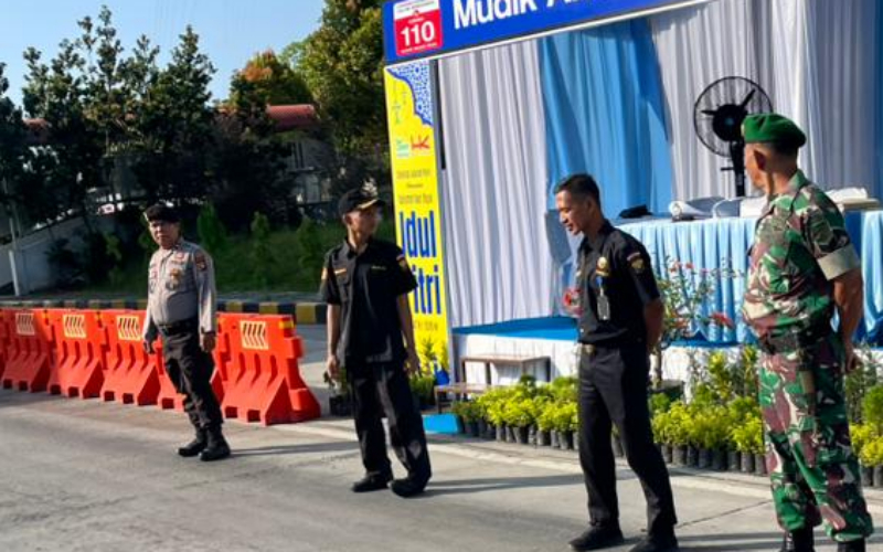 Sinergi TNI-Polri dan Instansi Terkait Amankan Pos Terpadu Bukit Kapur Jelang Lebaran