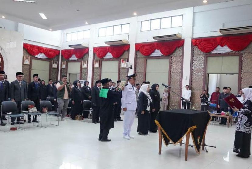 Bupati Kampar Kembali Lantik Pejabat, Orang Tua Kaget Anak Sedang Stroke Tiba-Tiba Dilantik