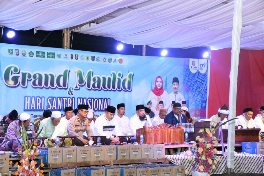 Ribuan Santri dan Masyarakat Antusias Ikuti Grand Maulid & Hari Santri Nasional 2025 di Bantan