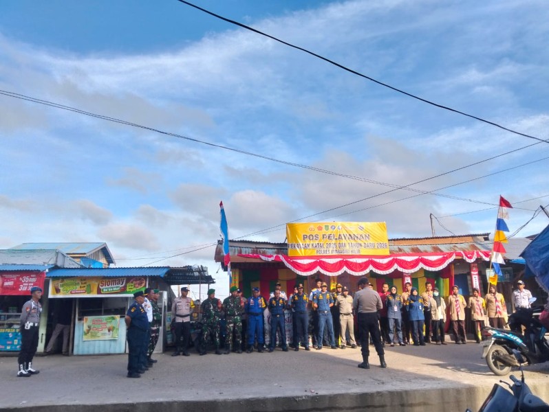 Personel Koramil 06/Kateman Berikan Pengamanan Nataru di Pelabuhan Sungai Guntung