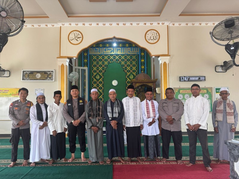 Lewat Salat Jumat, Kapolsek Tembilahan Kenalkan Layanan Darurat Polri 110