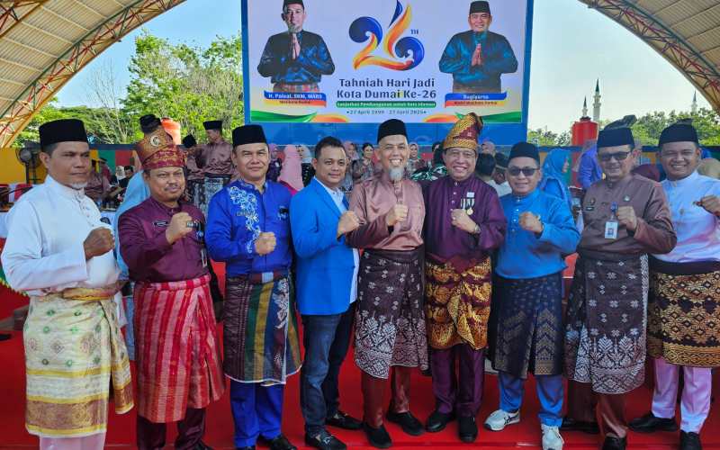 Hadiri HUT Kota Dumai ke-26, Ketua PWI Berikan Ucapan Selamat kepada Wali Kota