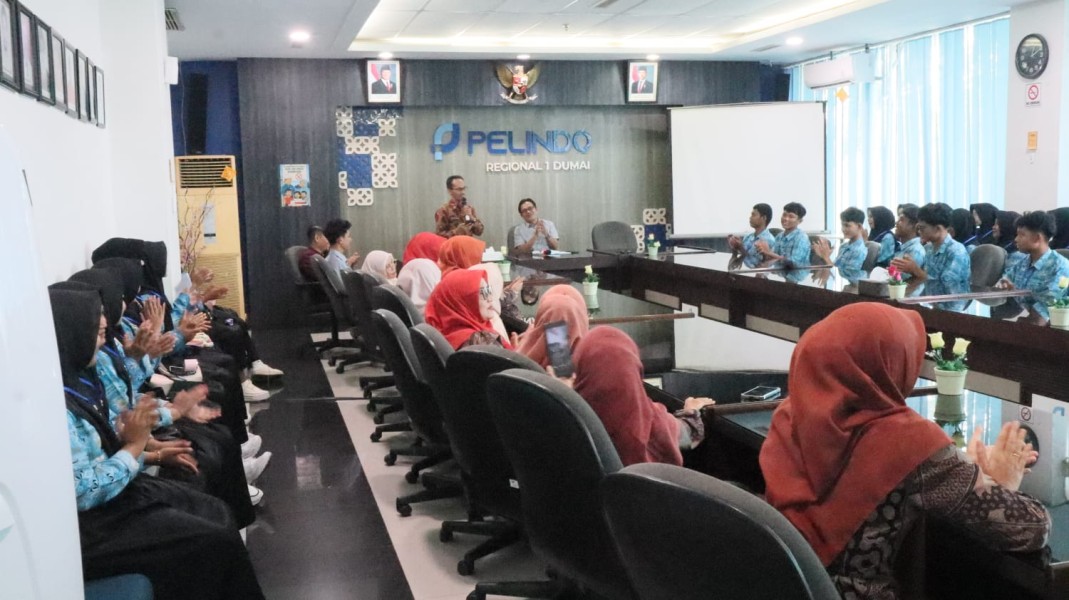 Puluhan Siswa SMK Negeri 2 Teluk Kuantan Belajar Langsung Industri Kepelabuhanan di Pelindo Dumai