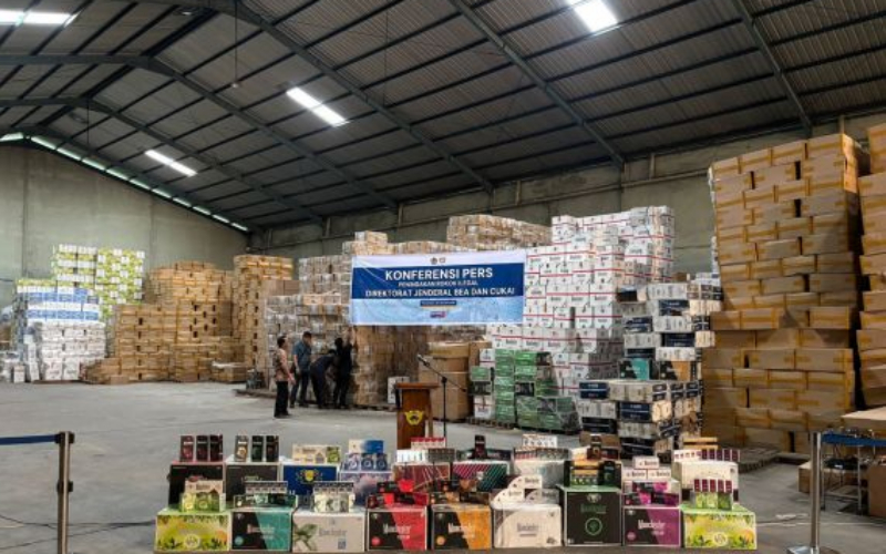 BAIS dan Bea Cukai Bongkar Gudang Rokok Ilegal di Pekanbaru, 160 Juta Batang Disita