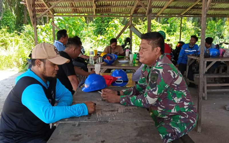 Jaga Keamanan Fasilitas Operasional, Babinsa Patroli Area PT PGN di Sungai Sembilan
