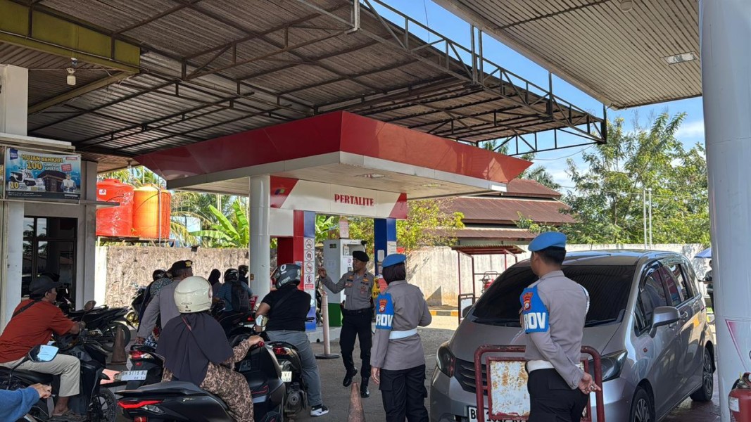 Cegah Kemacetan Dan Penyimpangan BBM, Polres Inhu Masifkan Patroli Ke SPBU