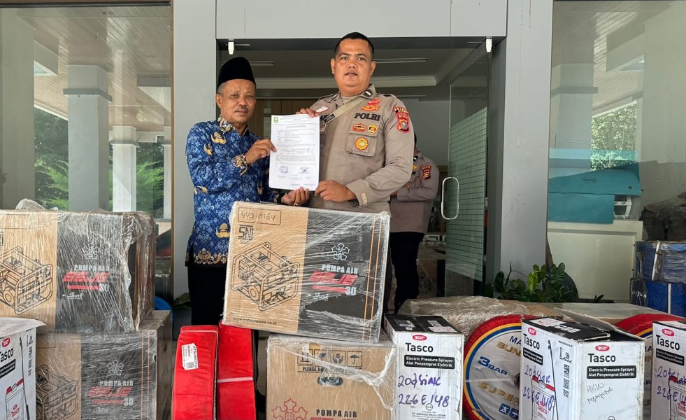 Kelompok Tani Binaan Polsek Koto Gasib Terima Bantuan Alsintan untuk Perkuat Ketahanan Pangan
