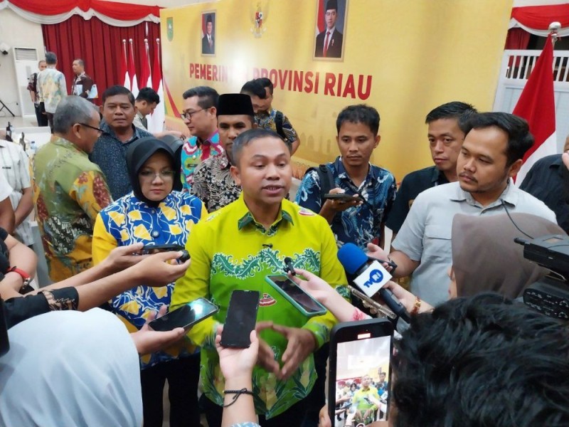 Gubernur Riau Tegaskan Perusahaan Wajib Peduli Perbaikan Jalan dan Mutasi Kendaraan