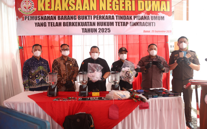 Kejari Dumai Musnahkan Ratusan Gram Narkotika dan Barang Bukti Perkara Pidana Umum