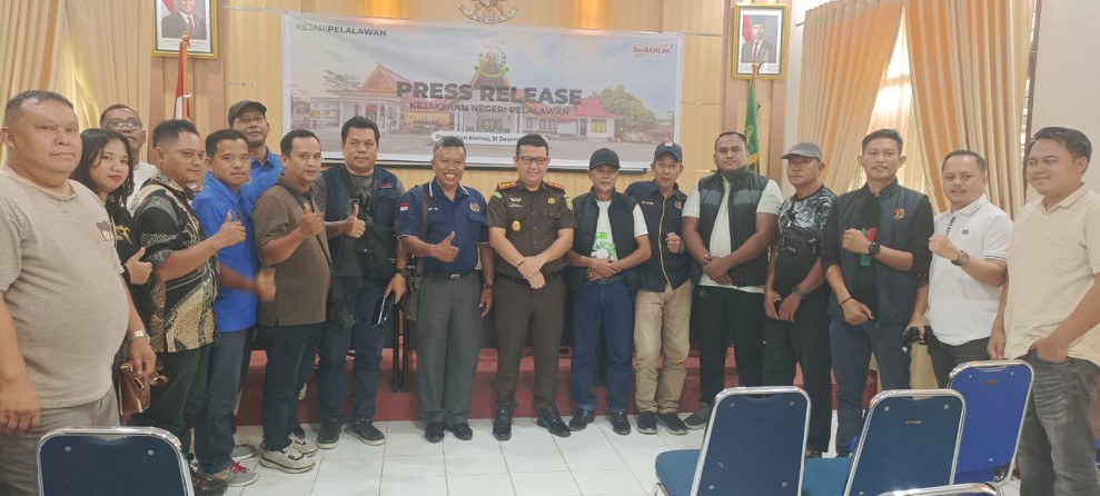 Press Release Akhir Tahun,  Kajari Pelalawan Tegas Bongkar Korupsi Pupuk Subsidi Rp34 Miliar