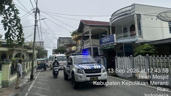 Satlantas Polres Meranti Kawal Iring-Iringan Jenazah Lewat Program Polantas Menyapa