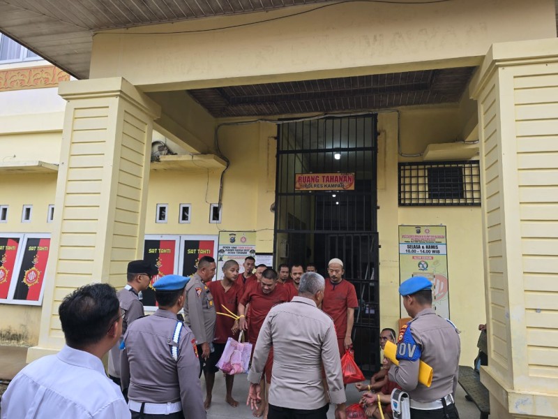 Kapolres Kampar Pimpin Langsung Pemindahan 93 Tahanan ke Lapas Bangkinang Dalam Rangka Renovasi Rutan